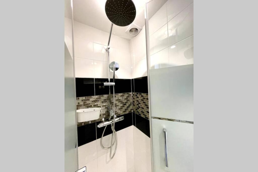 Exceptionnelle Maison De Ville ✧Cour Privee ✧Metro 파리 외부 사진