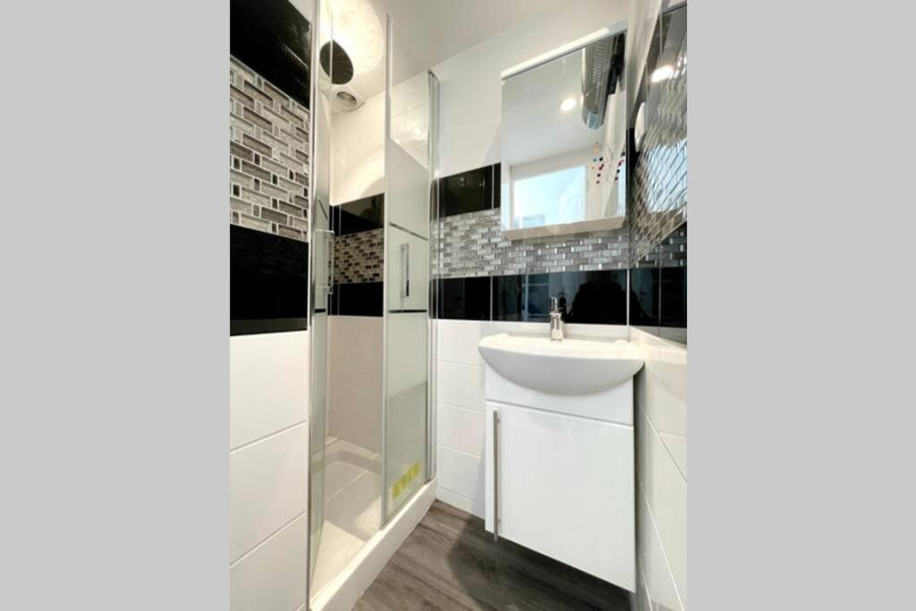 Exceptionnelle Maison De Ville ✧Cour Privee ✧Metro 파리 외부 사진
